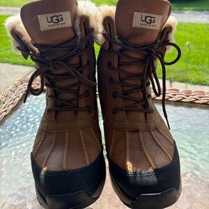 Ugg winter boot size 8.5